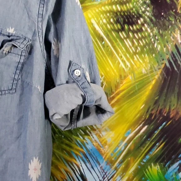 SONOMA Life Style 3/4 button roll sleeves Denim shirt women's size M - Picture 2 of 4